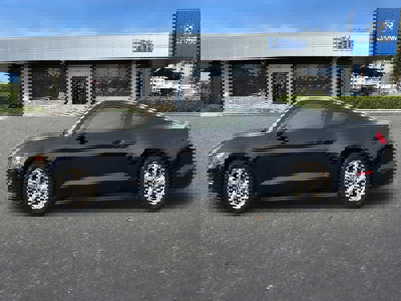 Used 2015 Ford Mustang Coupe image 5