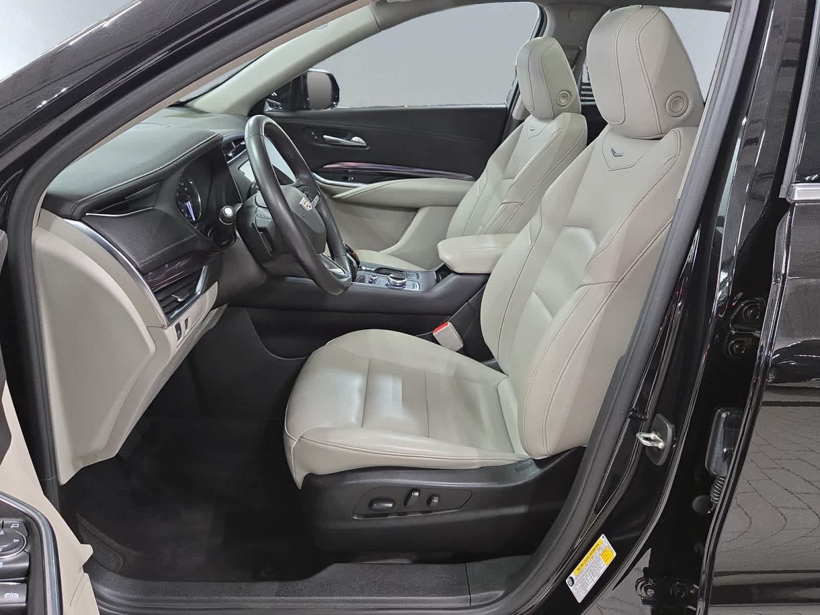Used 2022 Cadillac XT4 Luxury AWD/4WD image 7