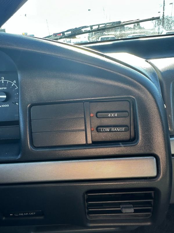 Used 1993 Ford Bronco XLT image 15