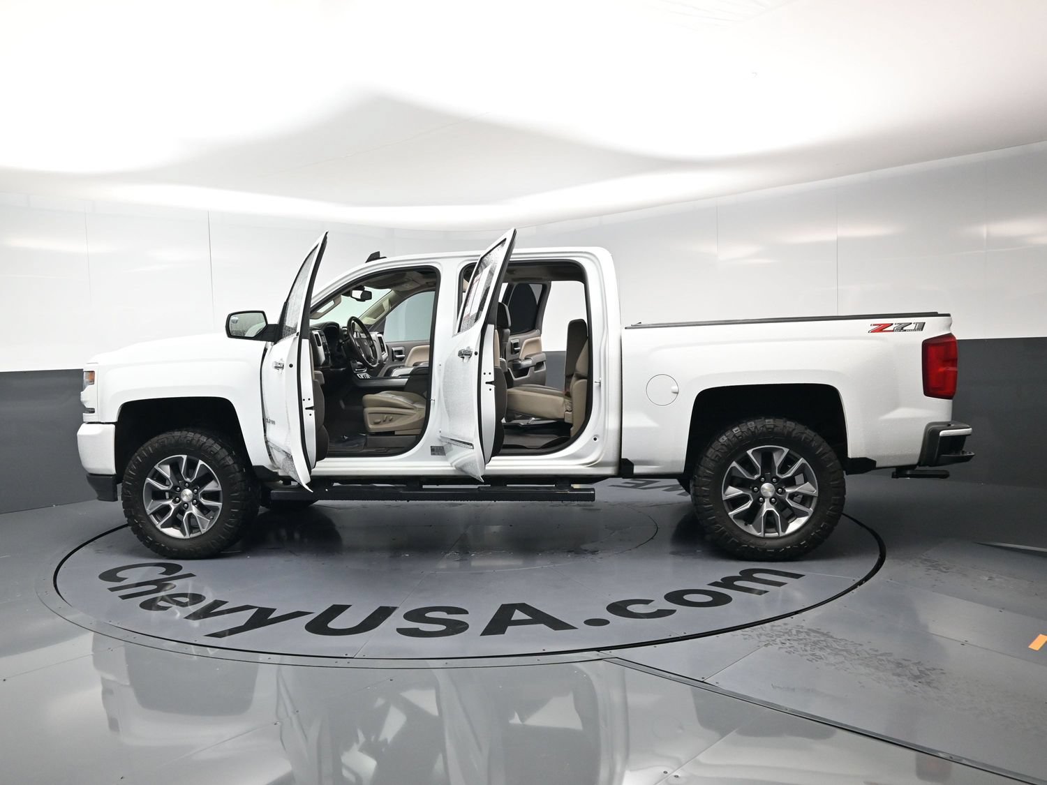 Used 2018 Chevrolet Silverado 1500 LTZ Z71 w/ LTZ Plus Package AWD/4WD image 22