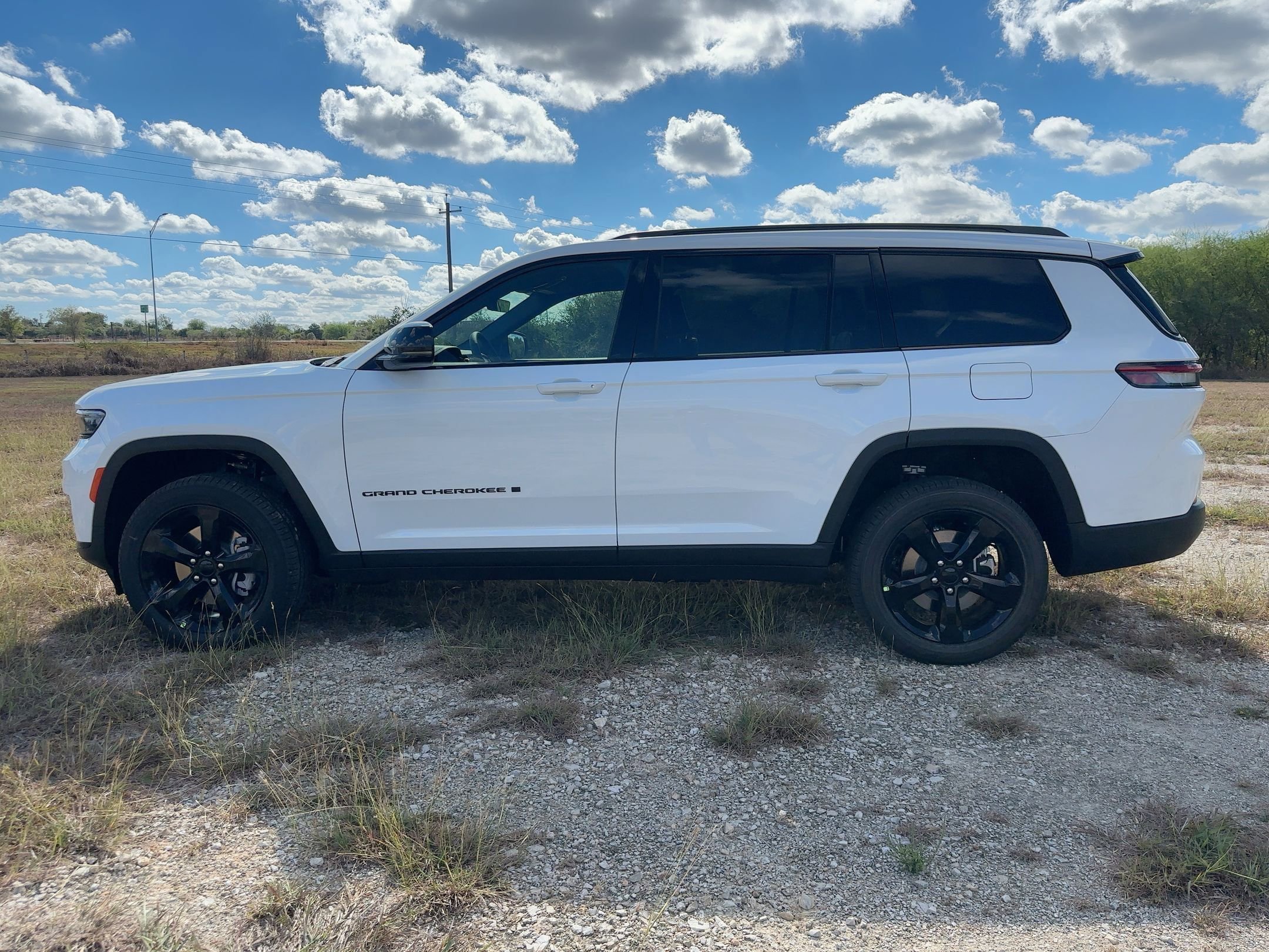 New 2025 Jeep Grand Cherokee L Limited w/ Black Appearance Package AWD/4WD image 2