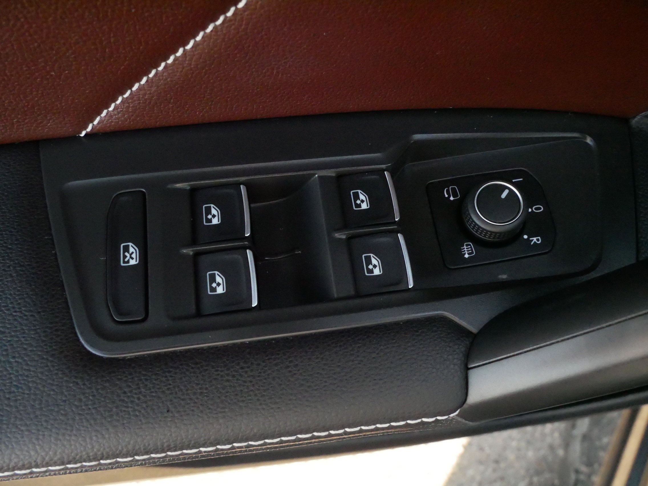 Used 2024 Volkswagen Tiguan SEL R-Line image 19