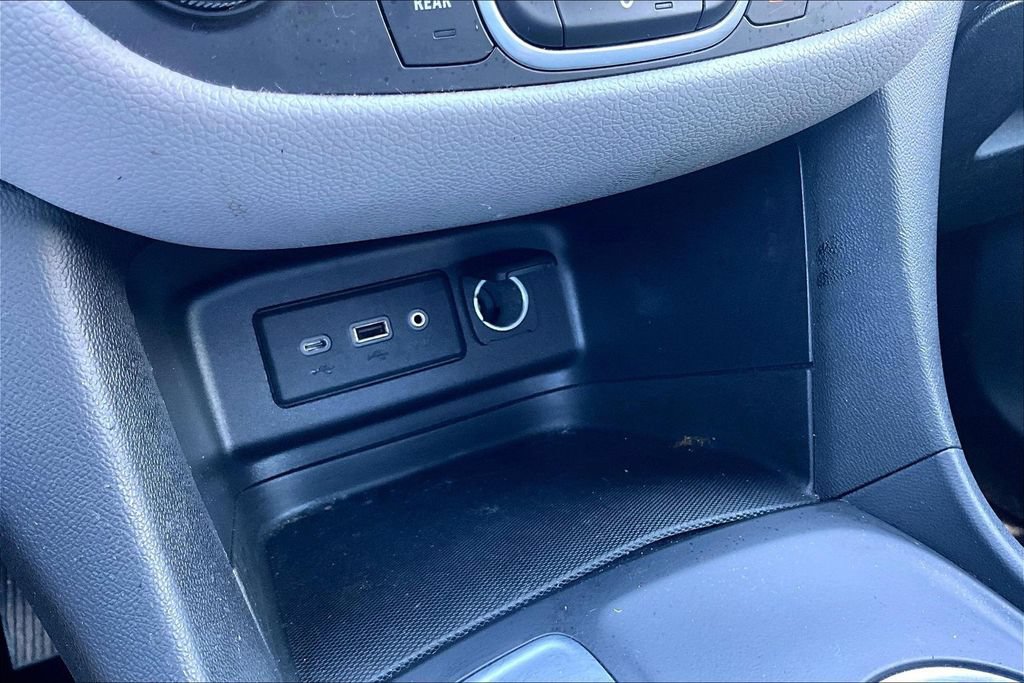 Used 2019 Chevrolet Equinox LS w/ LS Convenience Package FWD image 32