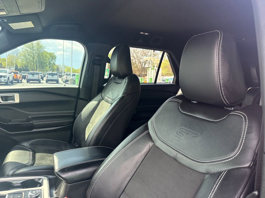 Used 2023 Ford Explorer ST AWD/4WD image 16