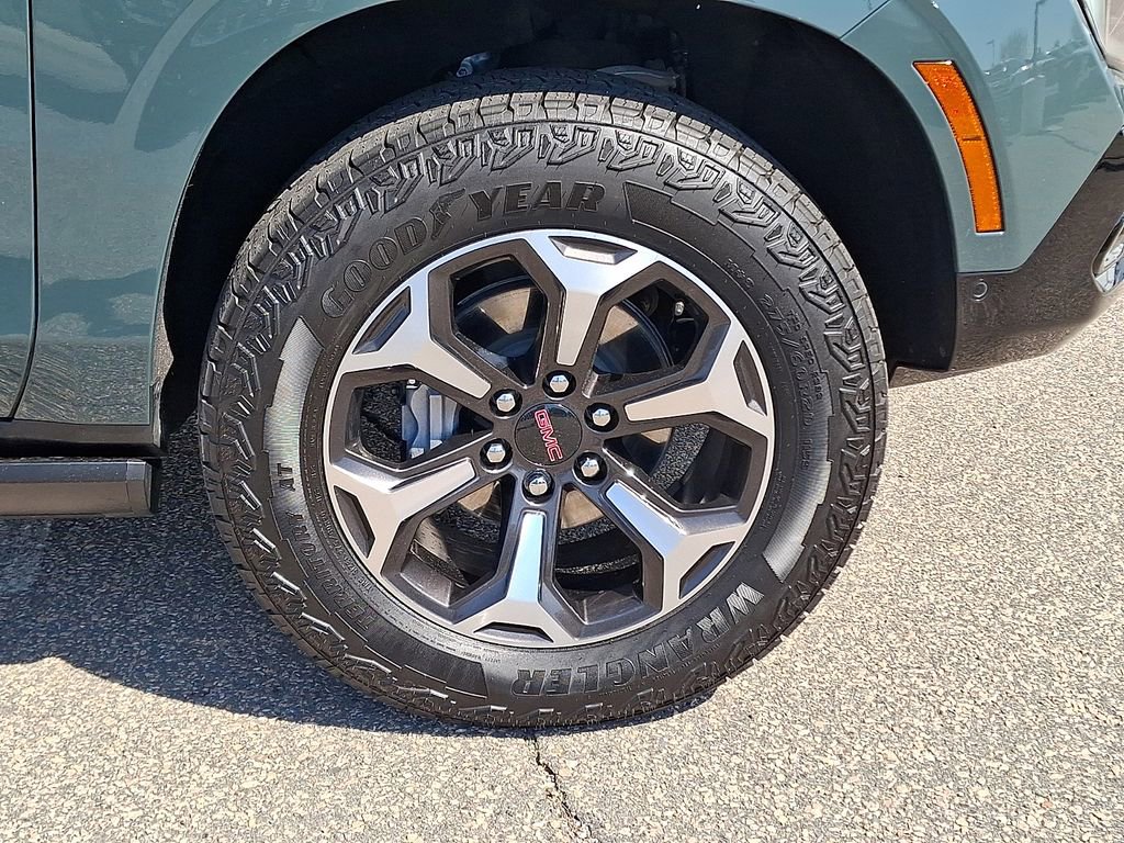 Used 2026 GMC Yukon AT4 Ultimate w/ LPO, Floor Liner Package AWD/4WD image 11