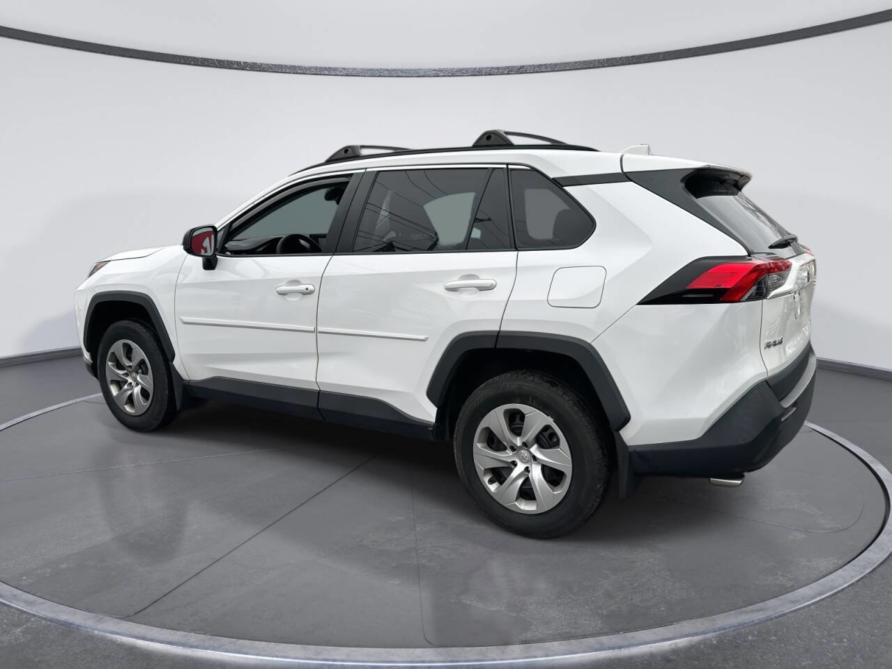 Used 2021 Toyota RAV4 LE w/ Carpet Mat Package (TMS) AWD/4WD image 3