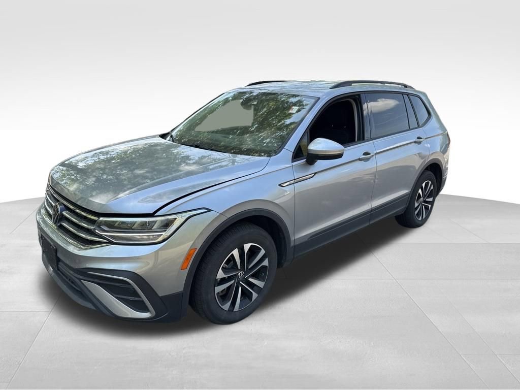 Used 2024 Volkswagen Tiguan S image 2