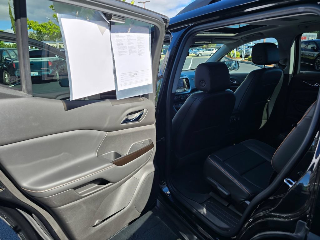 Used 2022 GMC Acadia AT4 w/ Technology Package AWD/4WD image 9