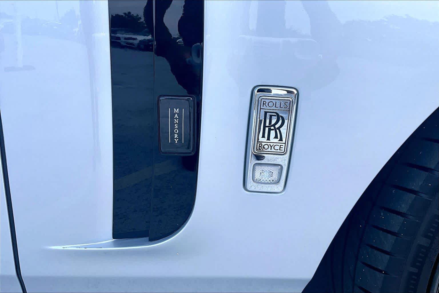Used 2024 Rolls-Royce Phantom Sedan RWD image 36