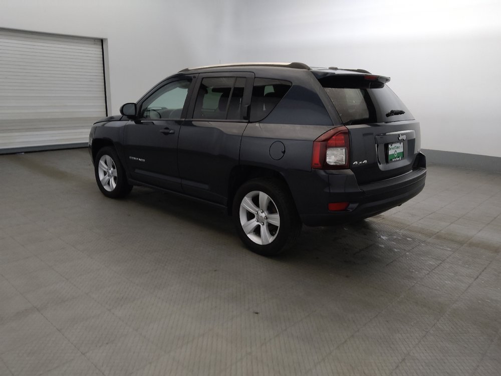 Used 2014 Jeep Compass Latitude w/ Sun/Sound Group AWD/4WD image 3