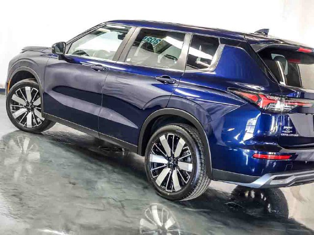 Used 2025 Mitsubishi Outlander SE AWD/4WD image 11