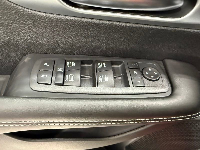 New 2026 Chrysler Pacifica Limited image 27