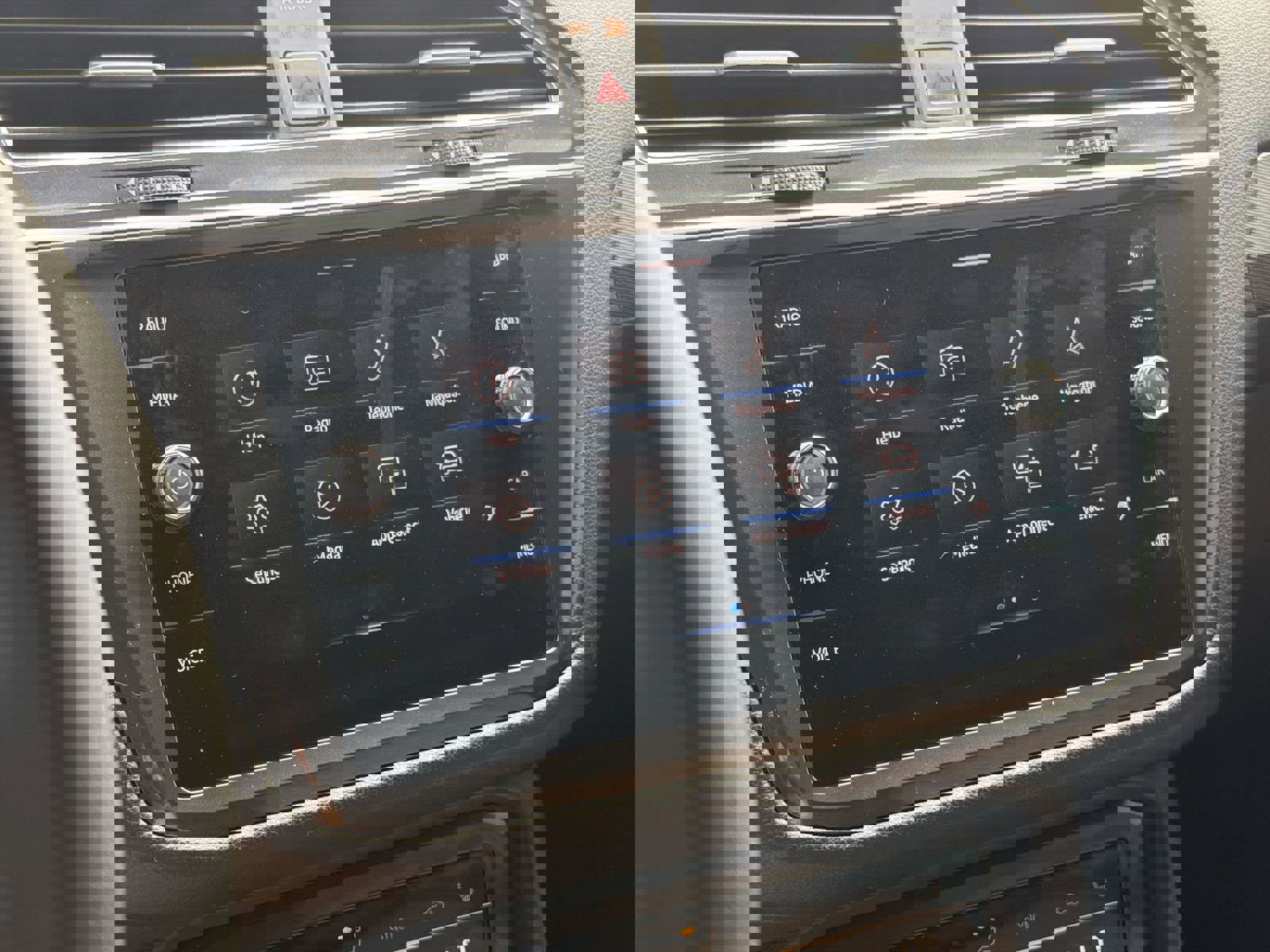 Used 2024 Volkswagen Tiguan SE image 24