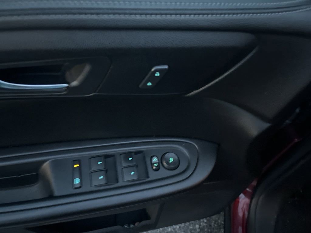 Used 2017 Chevrolet Traverse LT w/ Style and Technology Package image 16