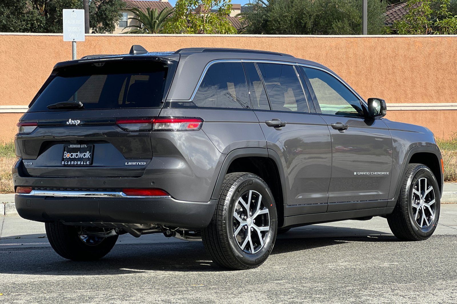 New 2025 Jeep Grand Cherokee Limited w/ Luxury Tech Group II image 4