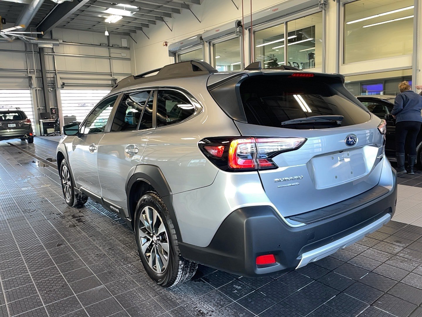 Used 2025 Subaru Outback Limited AWD/4WD image 19