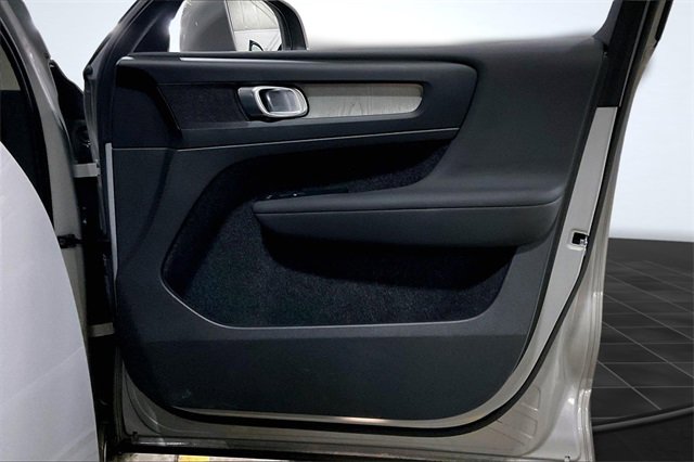 Certified 2023 Volvo XC40 B5 Core w/ Convenience Package image 25