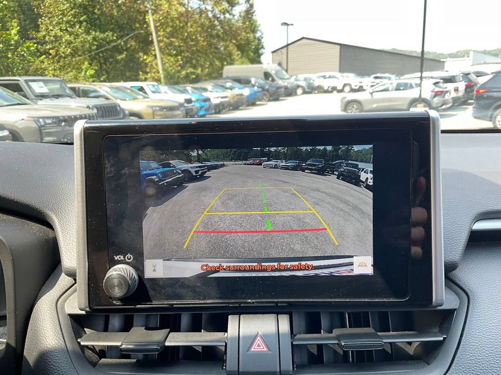 Used 2025 Toyota RAV4 LE AWD/4WD image 18