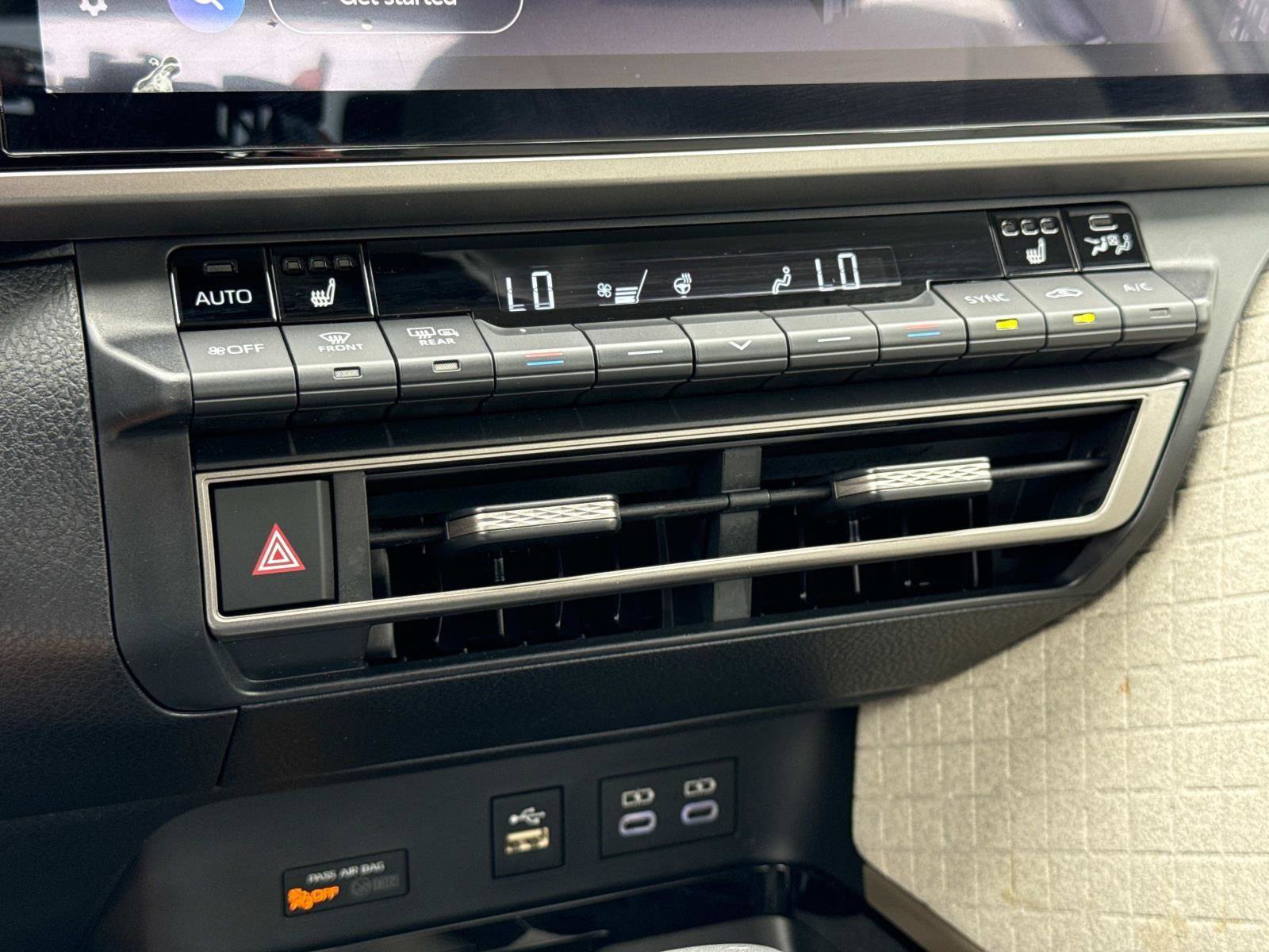 Used 2025 Toyota Camry XLE image 5