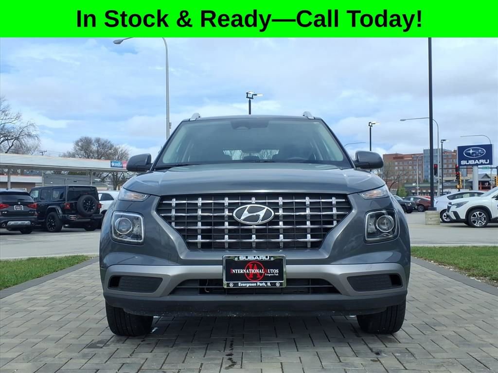 Used 2025 Hyundai Venue SEL image 2