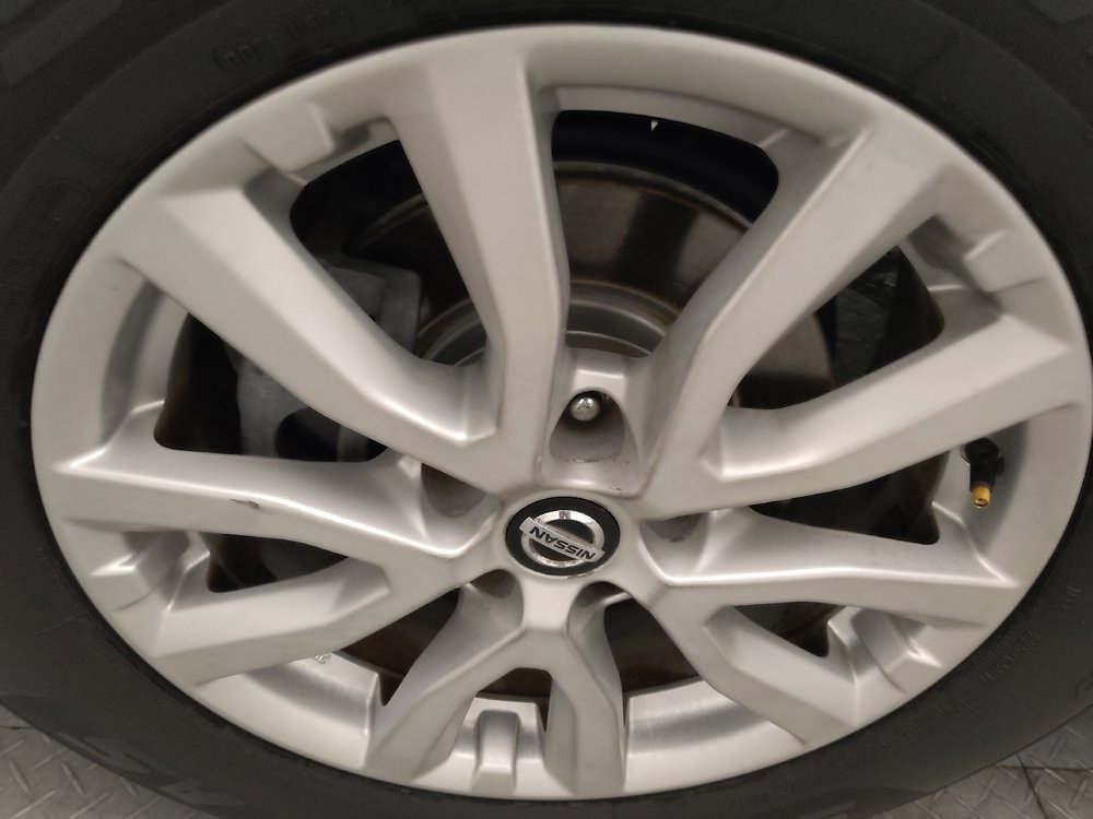 Used 2020 Nissan Rogue SV FWD image 31