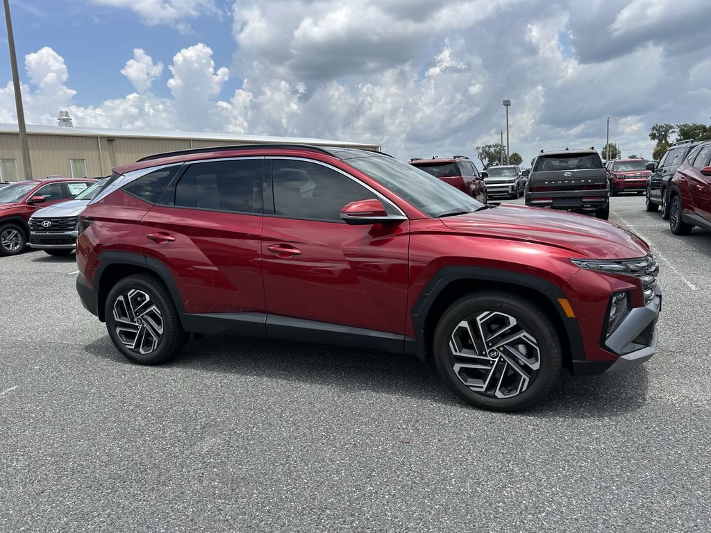Used 2025 Hyundai Tucson Limited AWD/4WD image 2