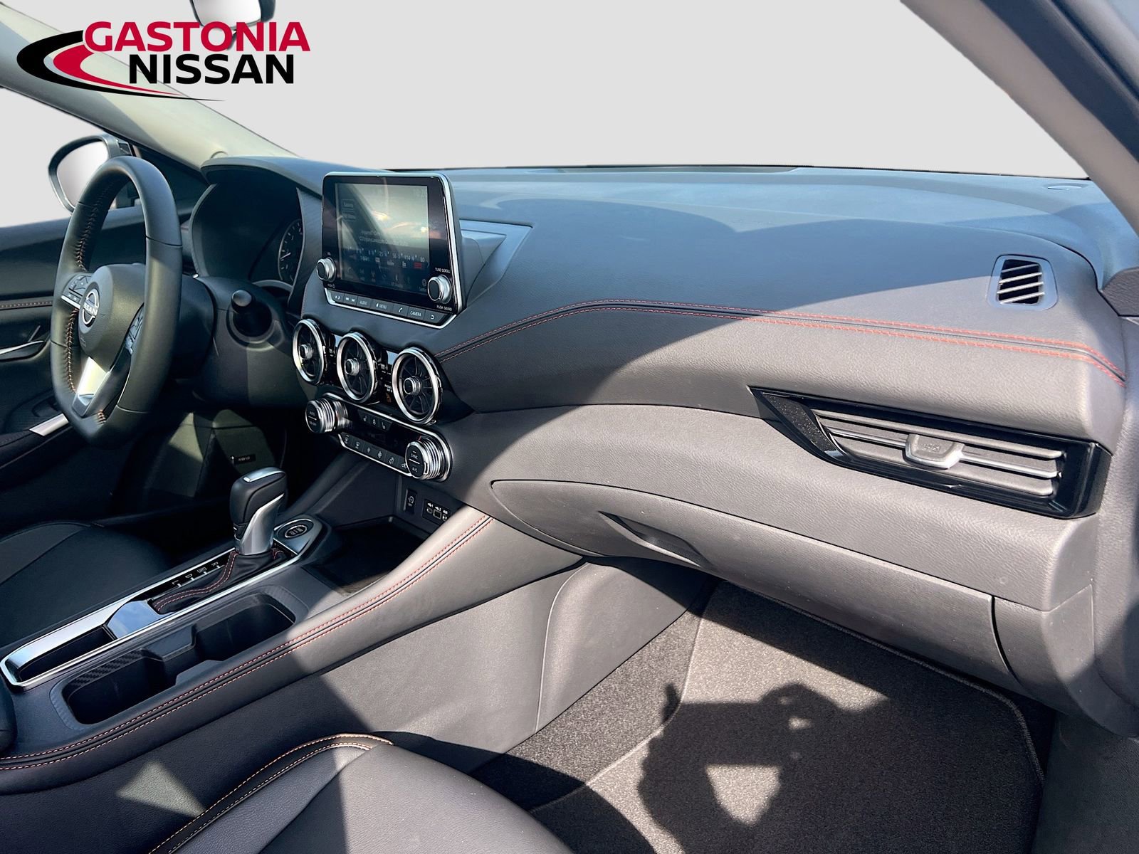 Used 2025 Nissan Sentra SR w/ SR Premium Package image 37