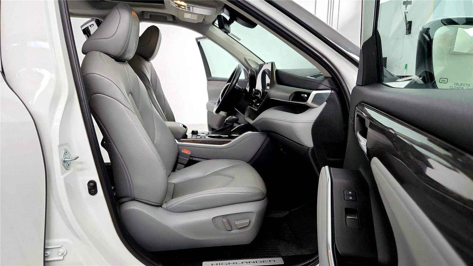 Used 2023 Toyota Highlander Limited image 33
