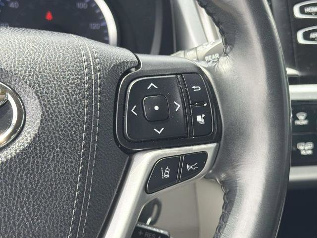 Used 2019 Toyota Highlander Plus FWD image 11