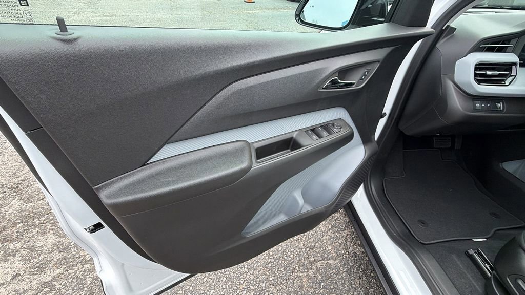 New 2027 Chevrolet Bolt LT w/ Comfort Package image 11