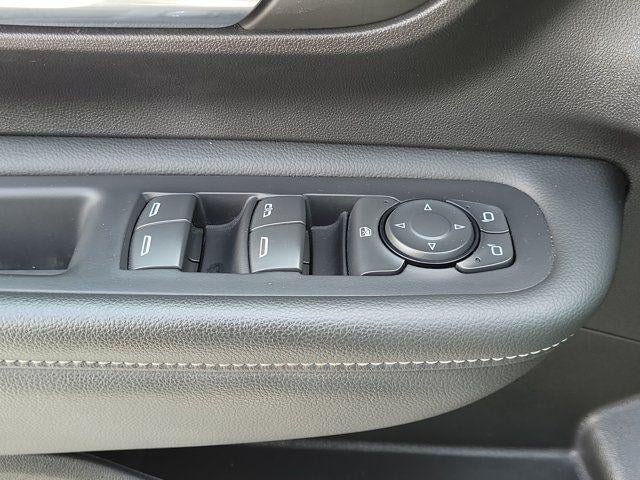 Used 2024 GMC Terrain SLE w/ Driver Convenience Package FWD image 23