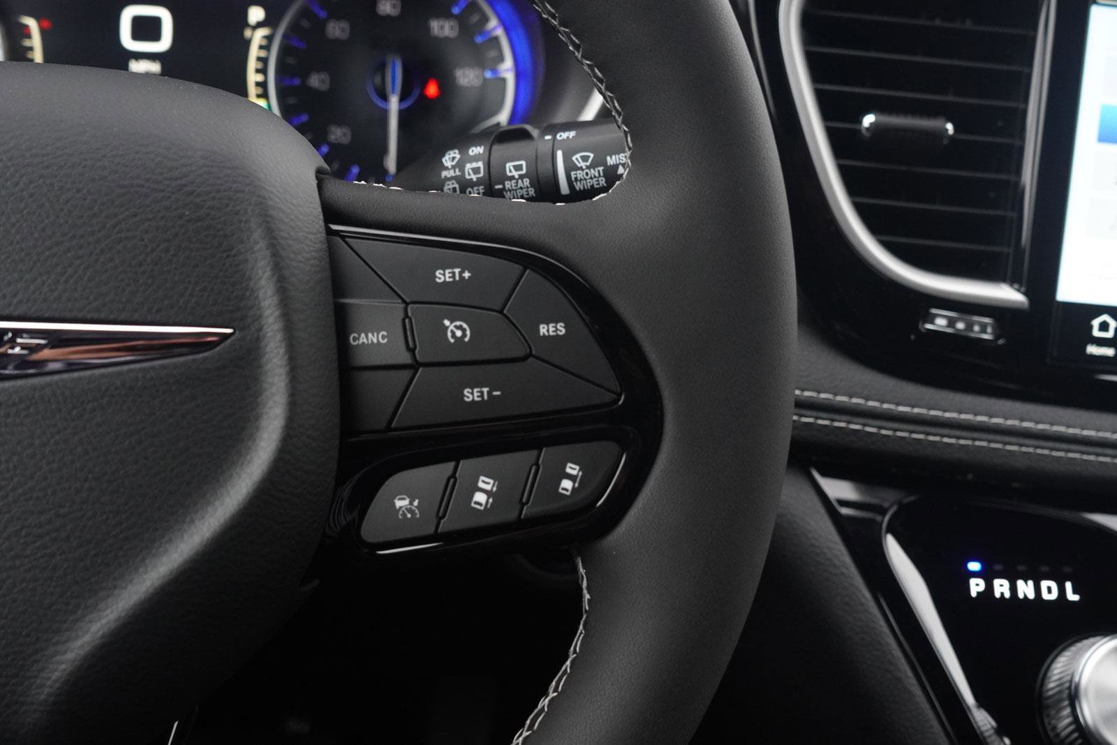 New 2026 Chrysler Pacifica Select w/ S Appearance Package image 16