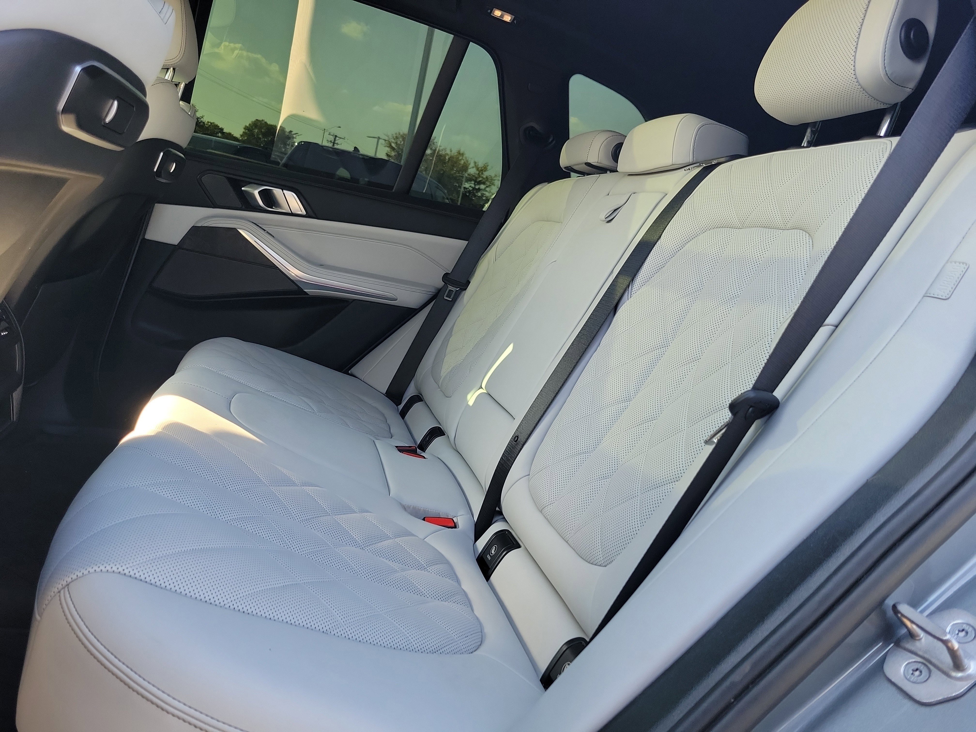 Used 2025 BMW X5 xDrive40i w/ Premium Package image 11