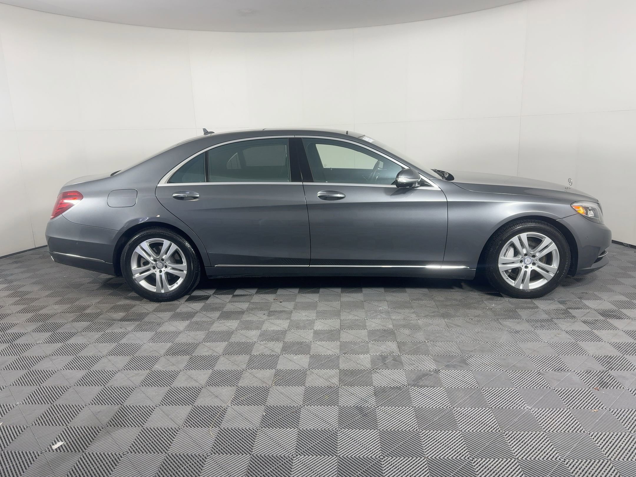 Used 2017 Mercedes-Benz S 550 4MATIC Sedan image 8