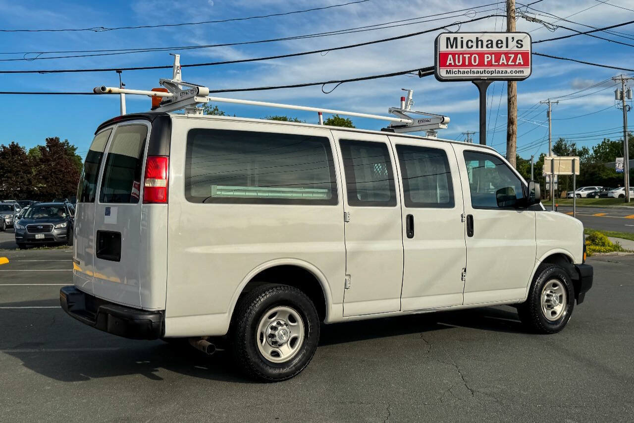 Used 2018 Chevrolet Express 2500 w/ Driver Convenience Package RWD image 4