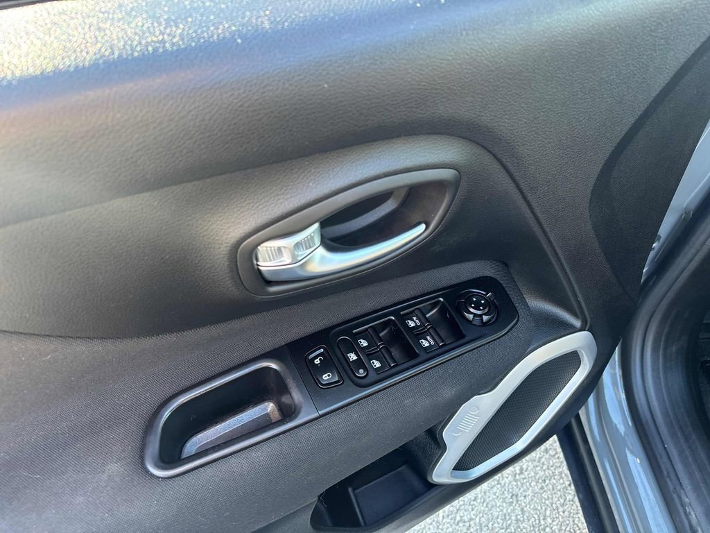 Used 2021 Jeep Renegade Sport w/ Sport Appearance Group image 10