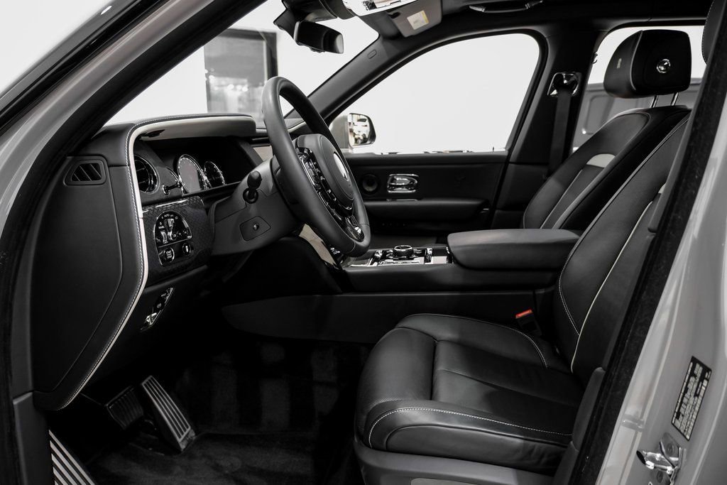 Used 2023 Rolls-Royce Cullinan Black Badge w/ Driver's Package image 6
