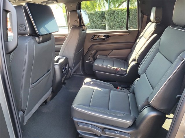 New 2026 Chevrolet Suburban Premier image 6