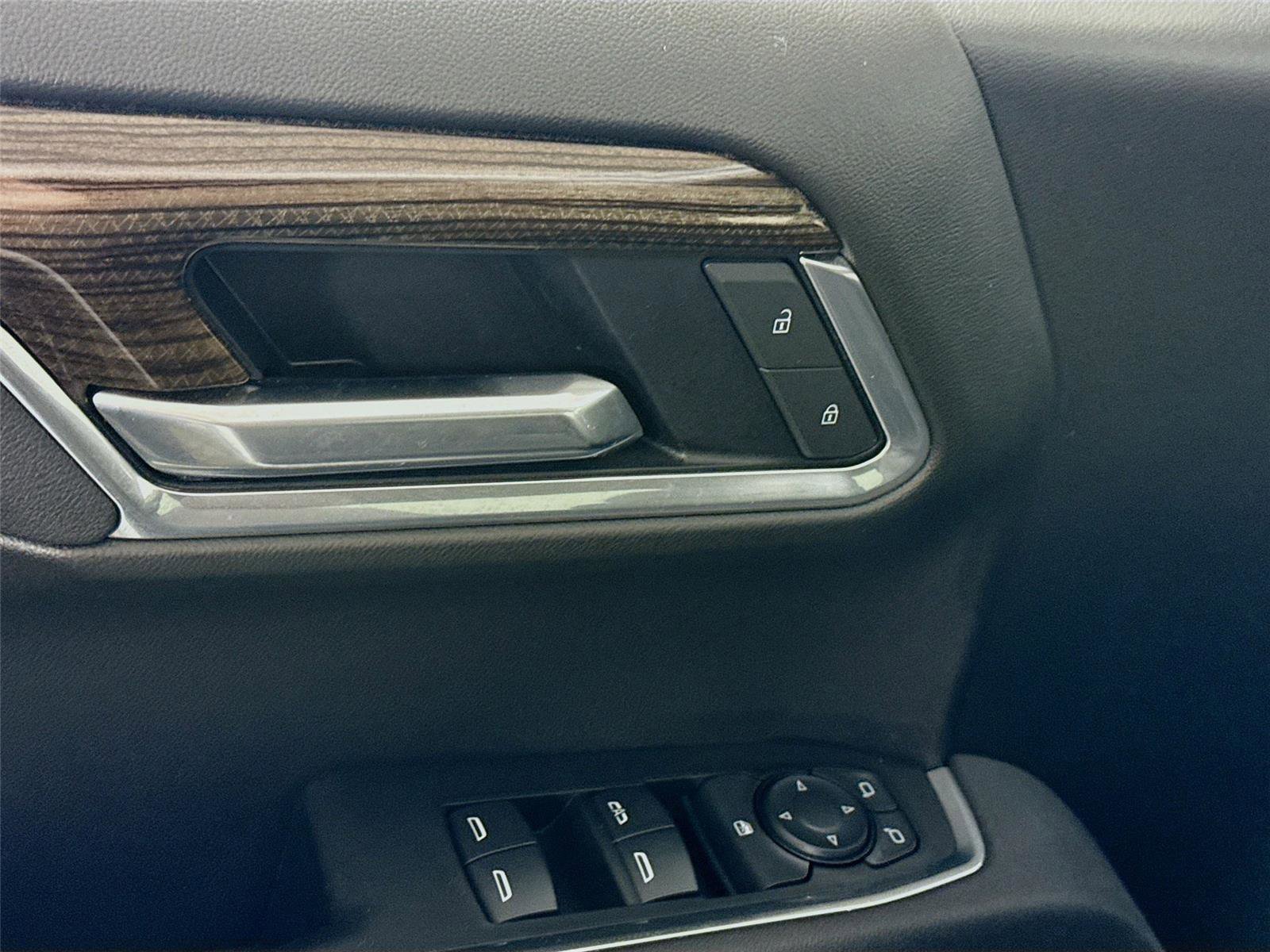 Used 2025 Chevrolet Silverado 1500 LT image 12