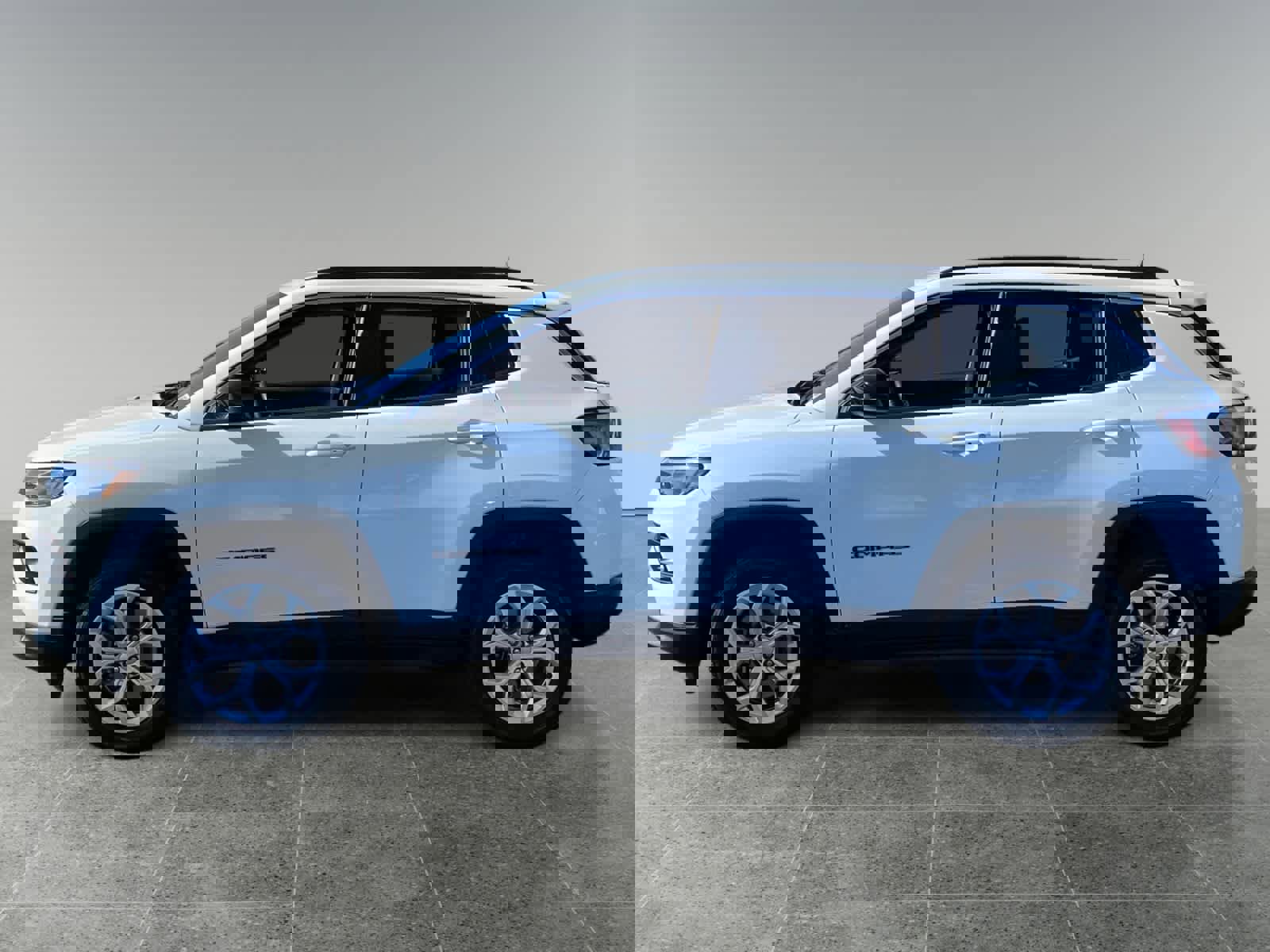 Used 2024 Jeep Compass Latitude image 2