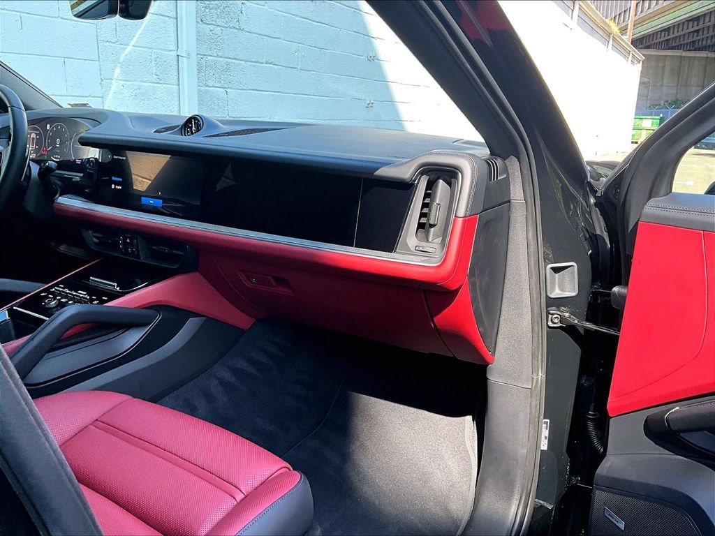 Certified 2026 Porsche Cayenne E-Hybrid Coupe AWD/4WD image 19