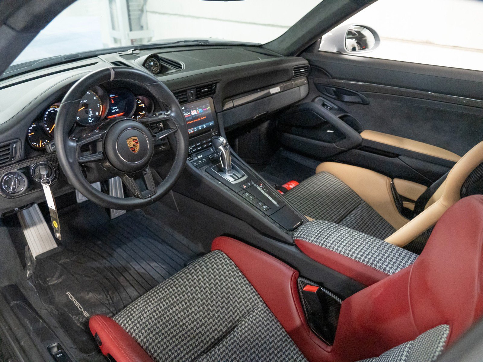 Certified 2019 Porsche 911 GT2 RS RWD image 4