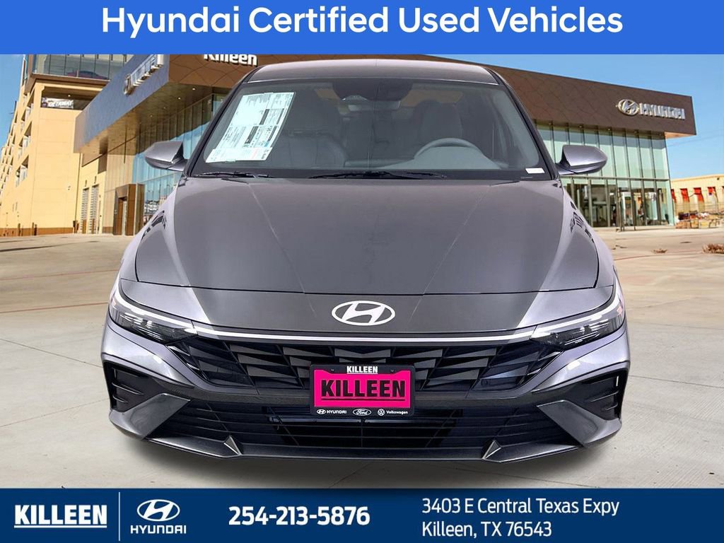 Used 2025 Hyundai Elantra SE image 2