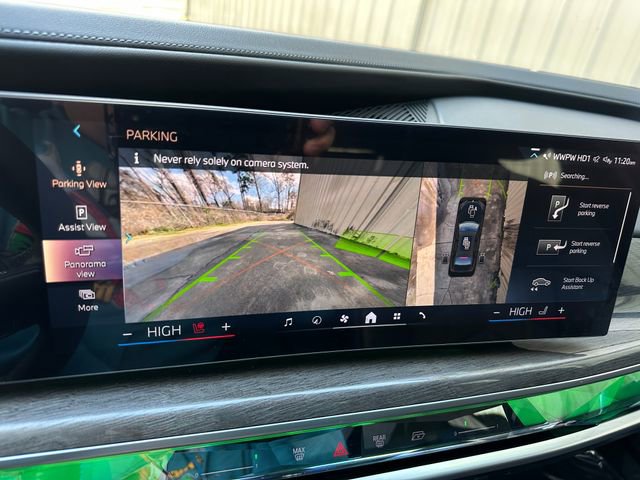 Used 2023 BMW 740i w/ Parking Assistance Package image 31