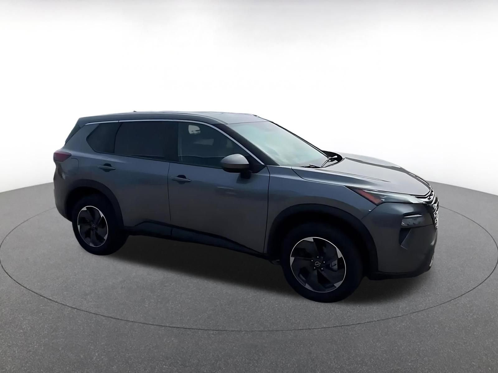Used 2025 Nissan Rogue SV AWD/4WD image 2