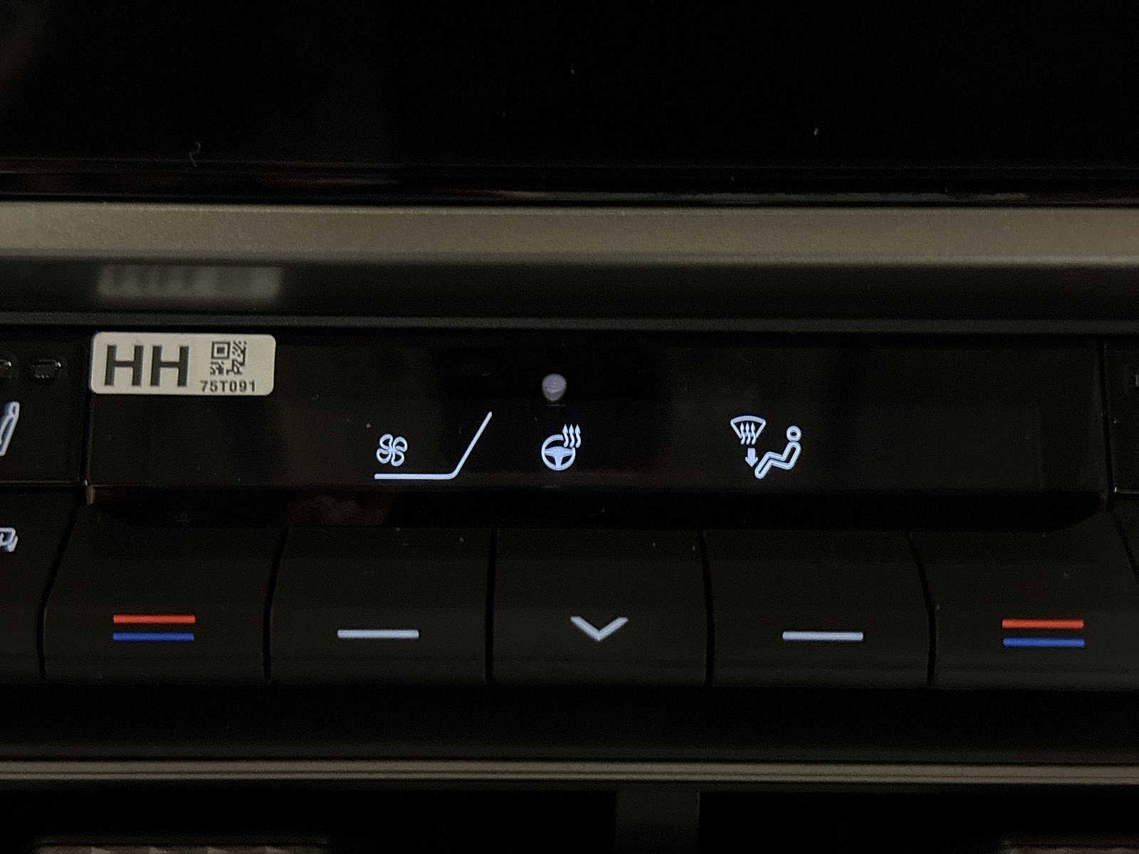 Used 2025 Toyota Camry XLE w/ Premium Plus Package image 32