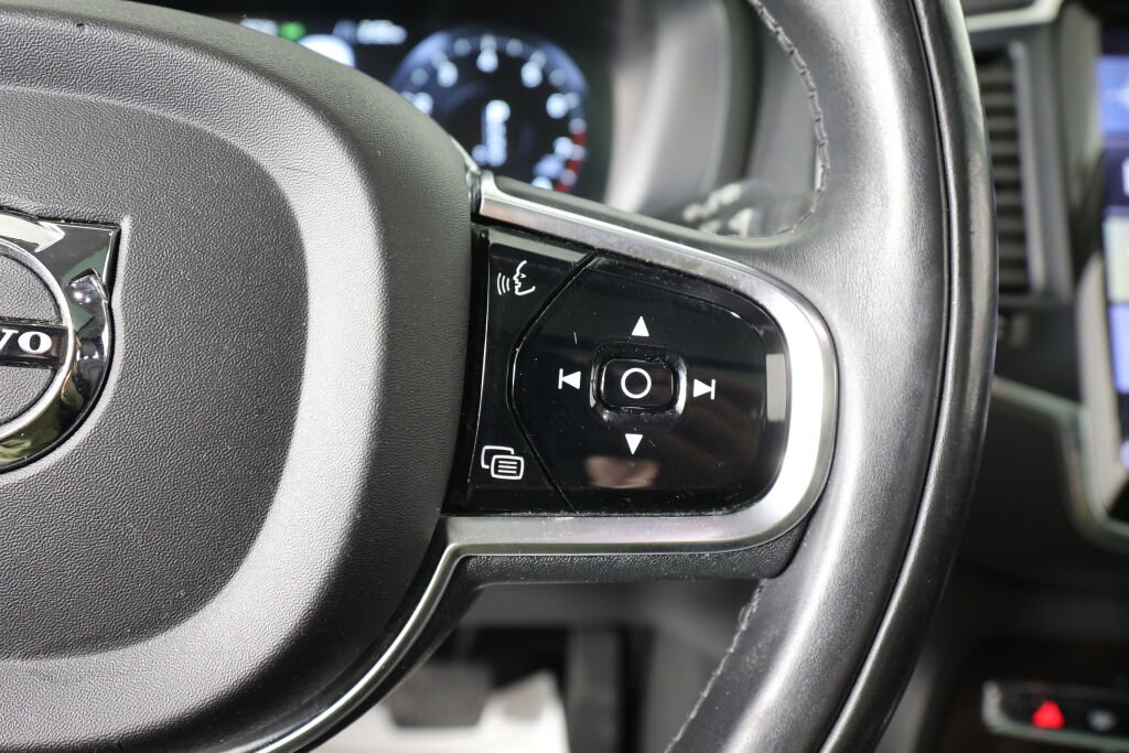 Used 2016 Volvo XC90 T6 Momentum w/ Momentum Plus Package image 30