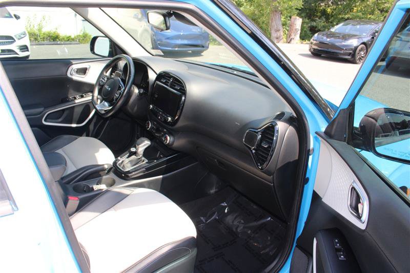 Used 2023 Kia Soul GT-Line FWD image 11