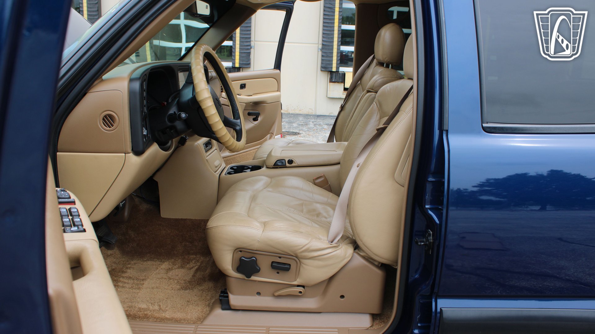 Used 2000 Chevrolet Tahoe LS w/ LS Preferred Equipment Group AWD/4WD image 9