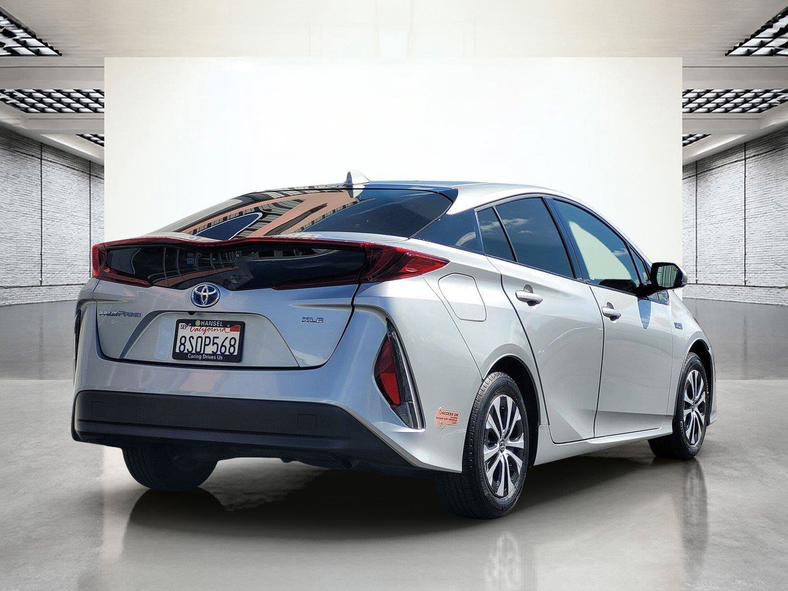 Used 2020 Toyota Prius Prime XLE FWD image 4